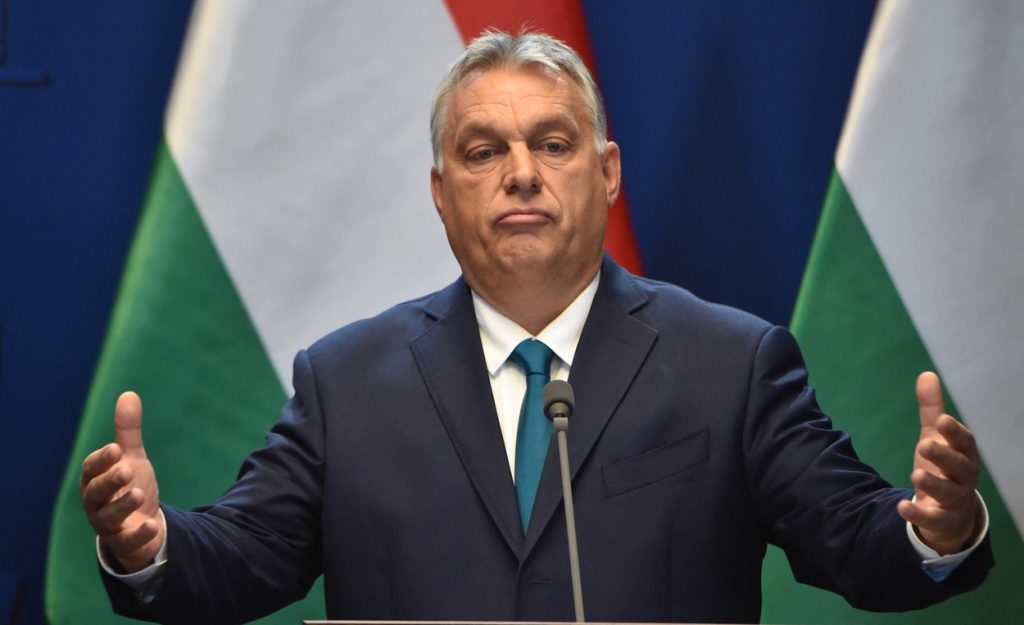 Viktor Orban a apărut la un meci de fotbal cu un fular cu harta Ungariei mari. Aceasta conținea și Transilvania