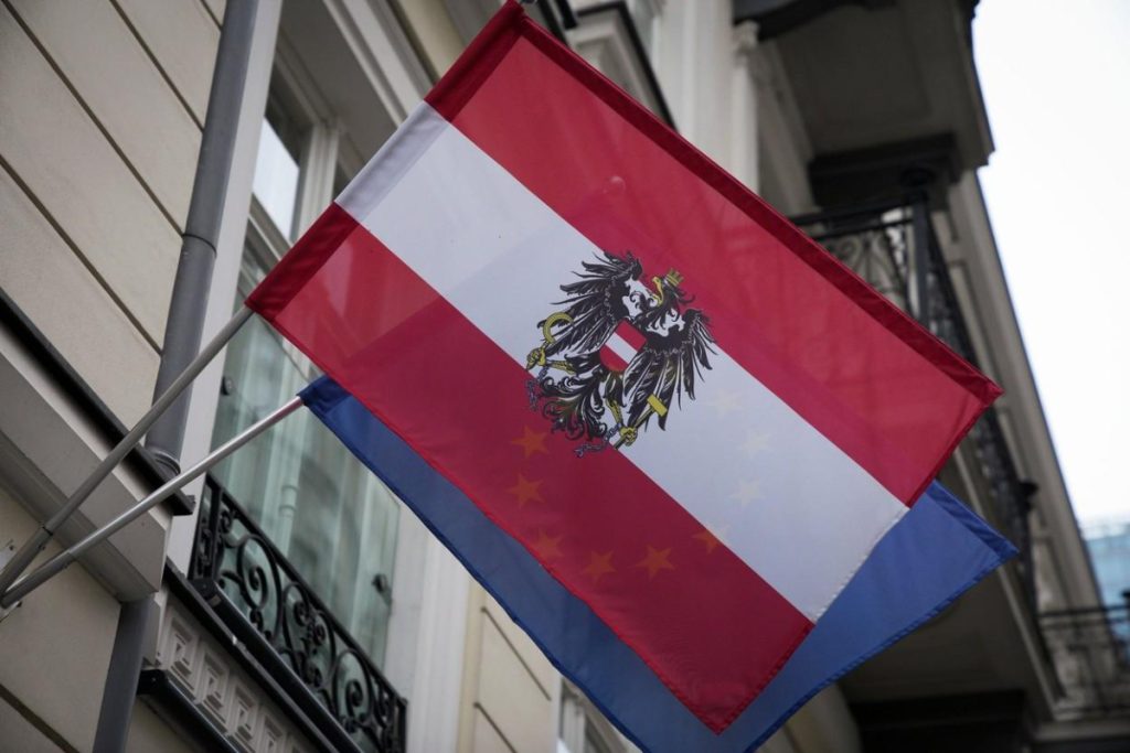 Avertisment dat de economistul Mircea Coşea. Motivul pentru care boicotul României faţă de companiile austriece nu va produce efectele dorite