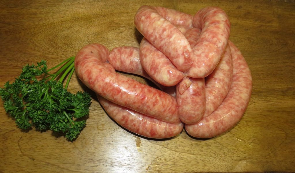 Cârnați de casă rețeta tradițională. Ingredientele speciale pe care le foloseau bunicile