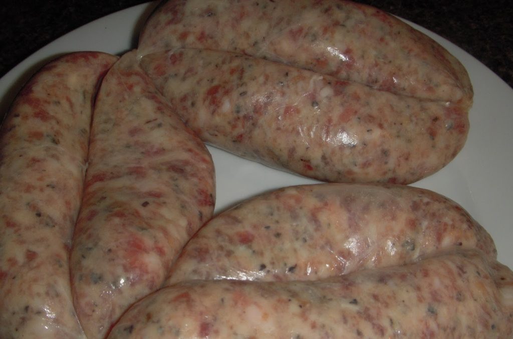 Ce carne se pune la cârnații de casă. Multe gospodine greșesc