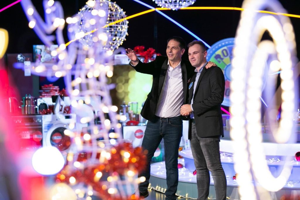 Dan Negru a renunțat la Revelionul din România, dar nu și la cel din Republica Moldova. „S-a filmat 20 de ore”. Are cea mai bogată asistentă. EXCLUSIV