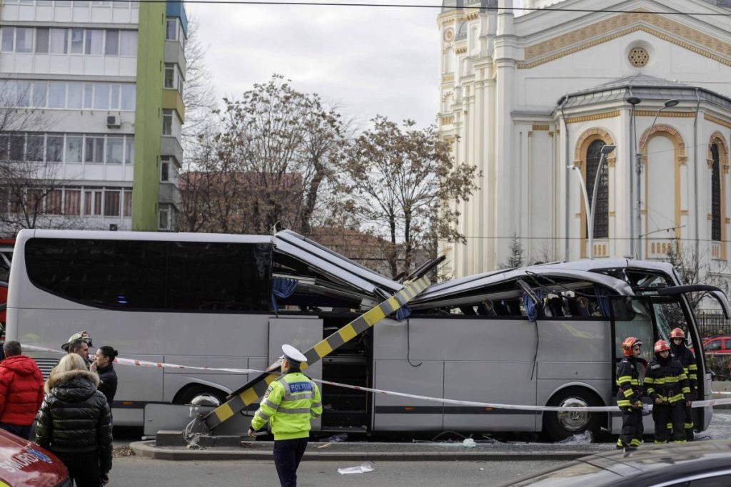 Accident autocar la Pasajul Unirii