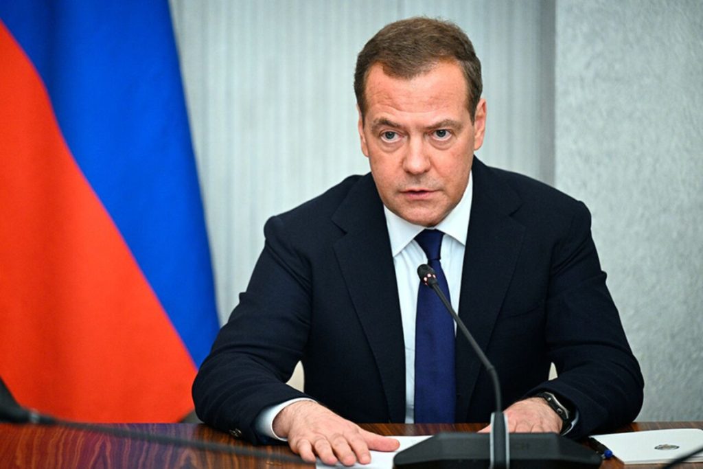 Dmitri Medvedev, avertisment către Occident în contextul trimiterii de armament către Ucraina: „Înfrângerea unei puteri nucleare poate provoca izbucnirea unui război nuclear”