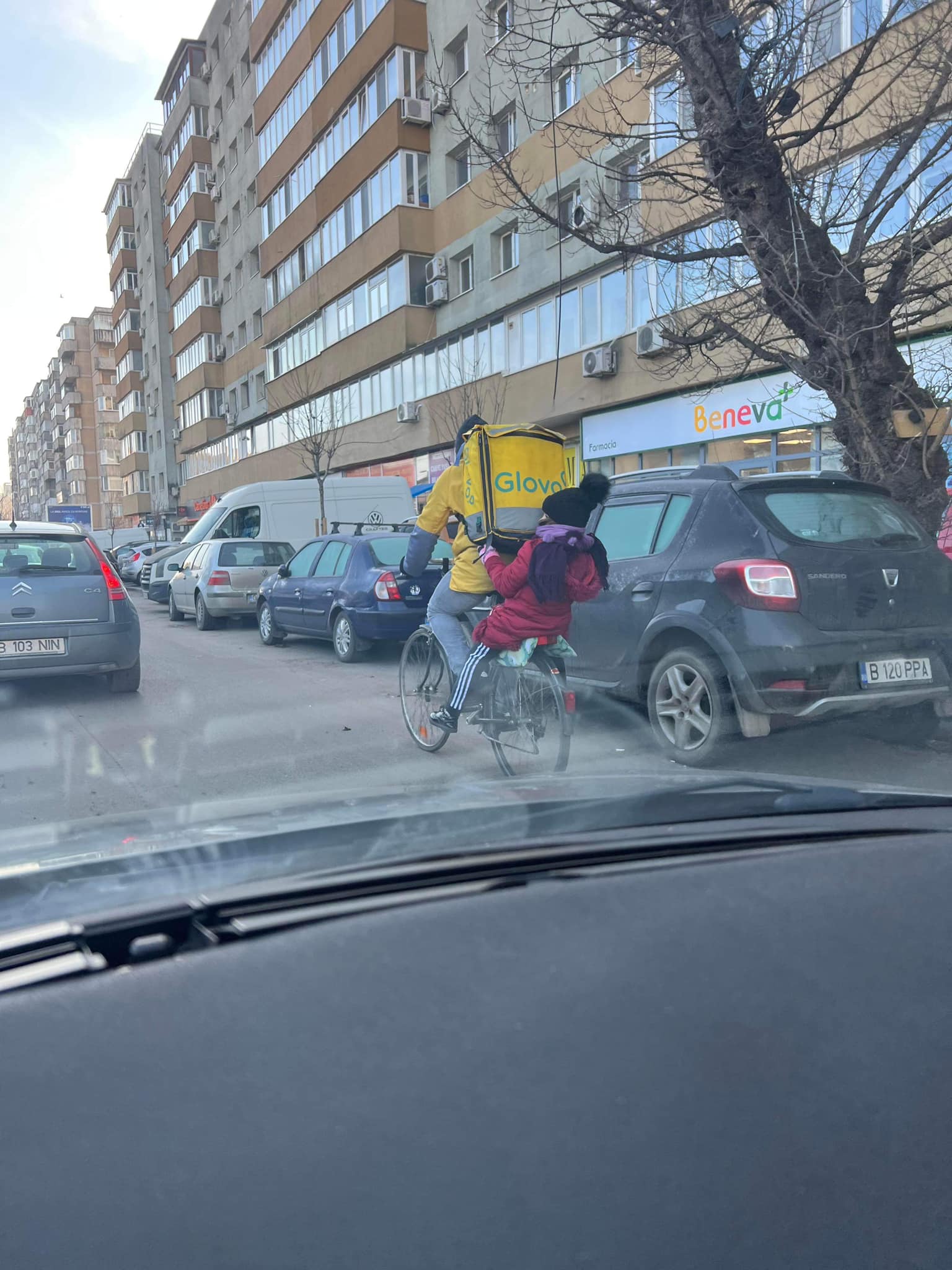 Imagine emoționantă din traficul Capitalei / foto: FB Vitalie Cojocari