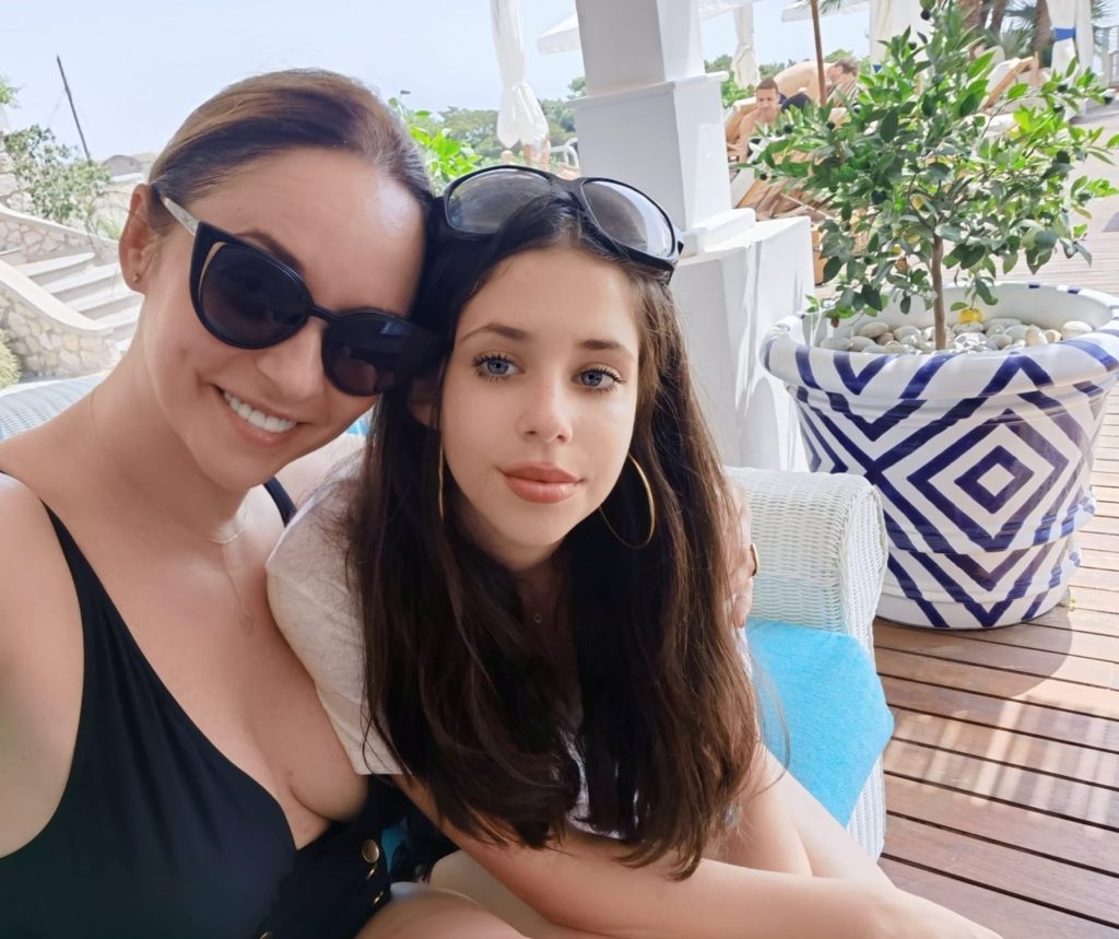 Gestul pe care îl face Violeta pentru Andreea Marin. Și „Zâna” rămâne surprinsă. „Îmi face bine”