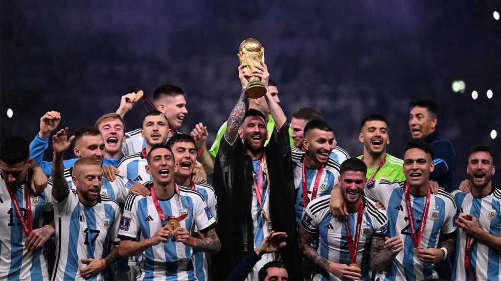 Jucătorii Argentinei au ajuns acasă cu Cupa Mondială. Imagini memorabile la Buenos Aires
