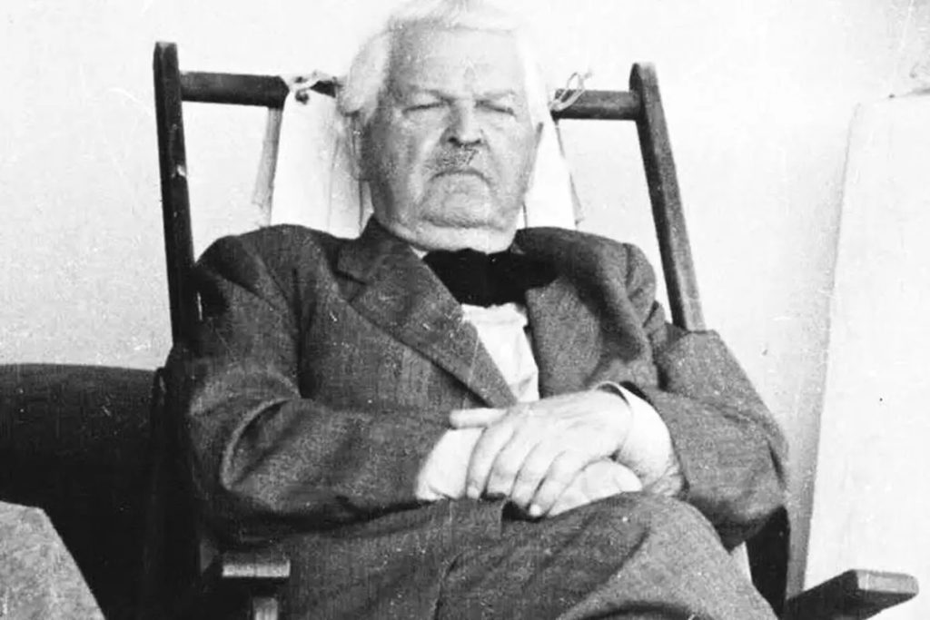 Iubirea pătimașă a lui Mihail Sadoveanu pentru o tânără de 21 de ani. Cum a ajuns să trăiască precum un nabab datorită preferințelor politice