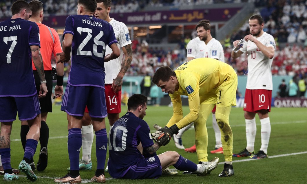 Pariul facut pe teren de portarul Poloniei si Leo Messi