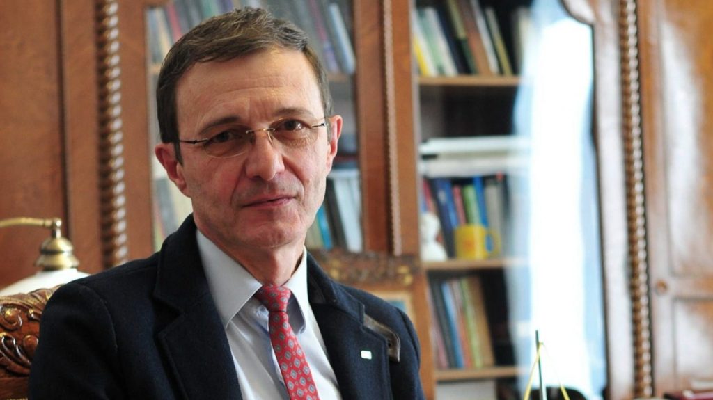 Președintele Academiei Române se pronunță în scandalul în care fostul ginere al lui Nicolae Ceaușescu cere interzicerea unei cărți de istorie. „Doar regimurile totalitare mai fac așa ceva” EXCLUSIV
