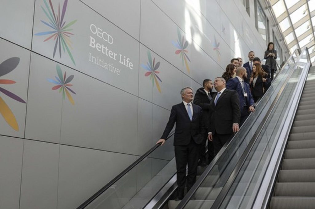 România a semnat și începe procesul de aderare la OCDE. Care sunt beneficiile pentru țara noastră