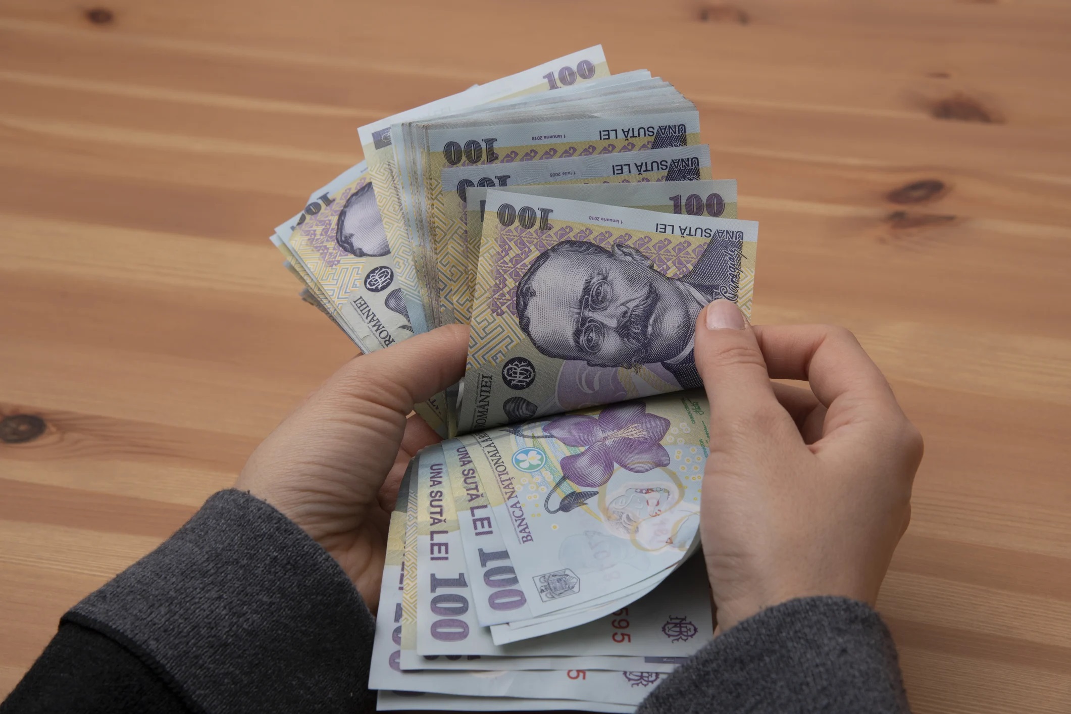Romanii isi vor putea recupera mai usor banii blocati de ANAF