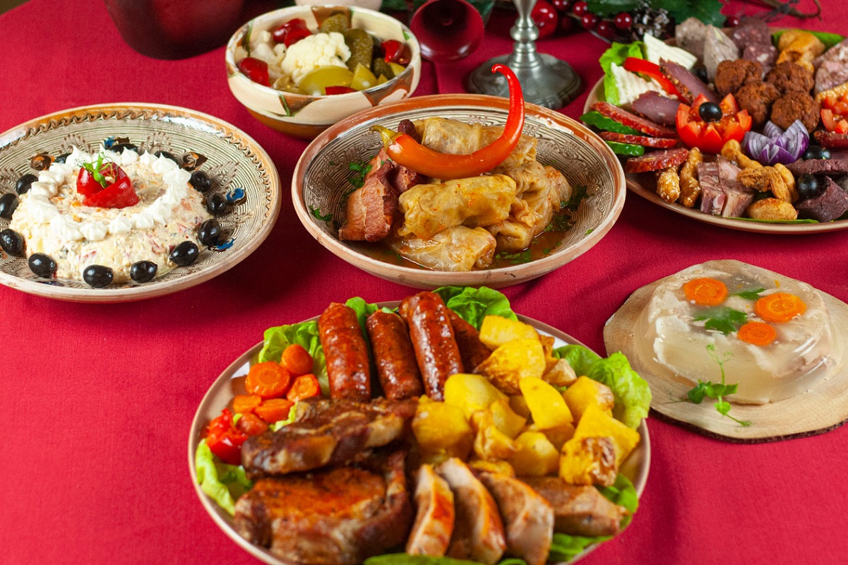 Românii sunt renumiți pentru mesele bogate de sărbători