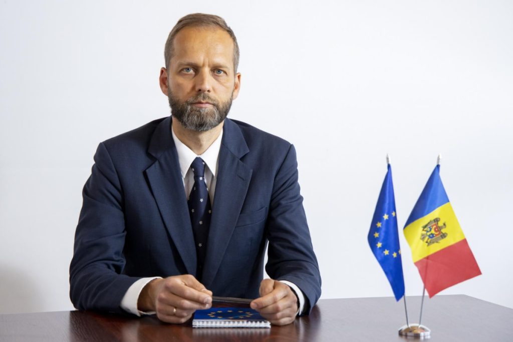 Șeful Delegației UE la Chișinău, îndemn dur către autorități. Solicită detalii cu privire la suspendarea licenței posturilor TV pro-ruse