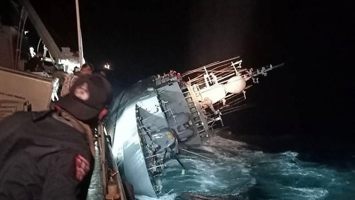 Tragedie in Thailanda, dupa ce o nava de razboi s-a rasturnat