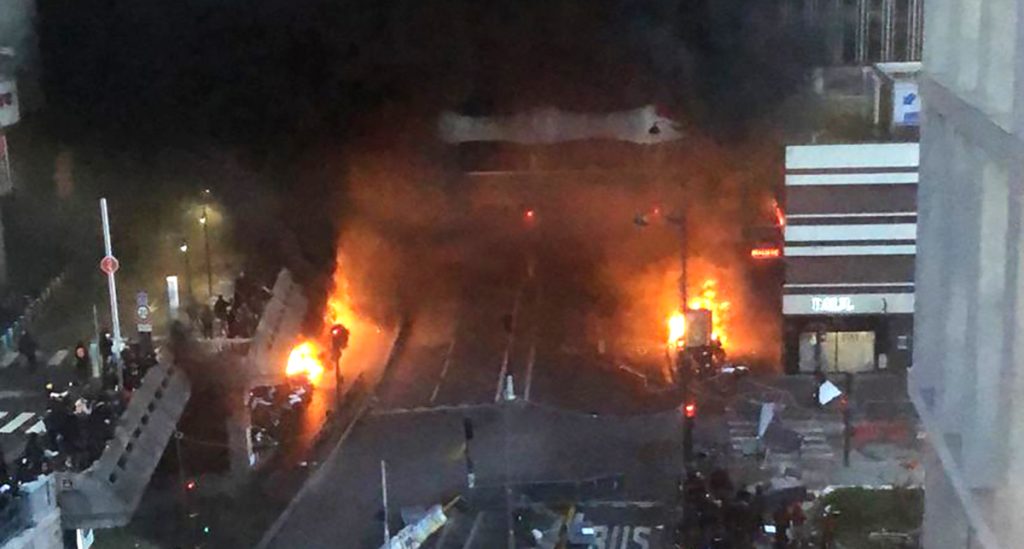 Tragedie la periferia orașului Lyon. Zece oameni au murit după ce un bloc întreg a luat foc