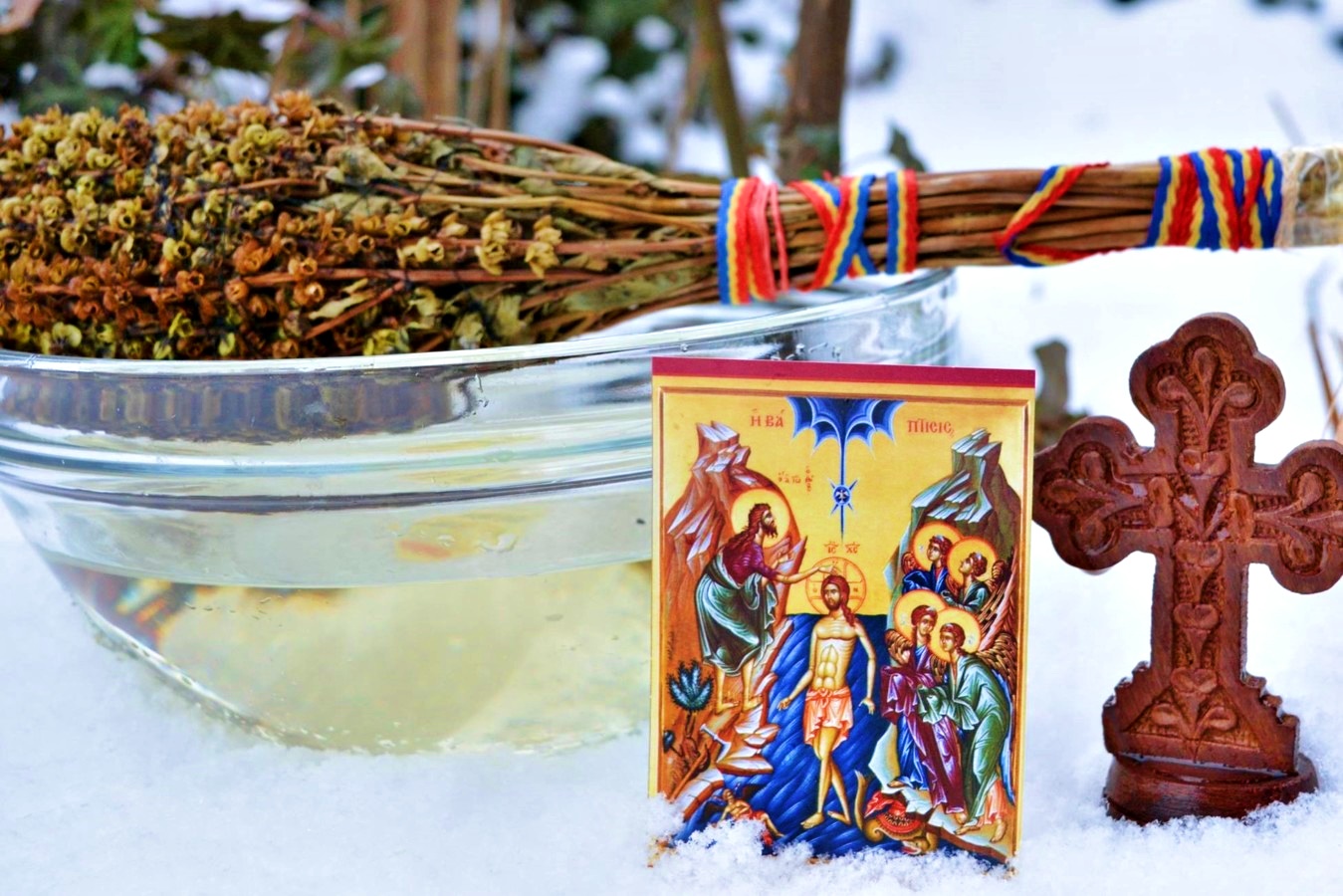 Cum se spune corect aghiazma, agheazma sau agheasma