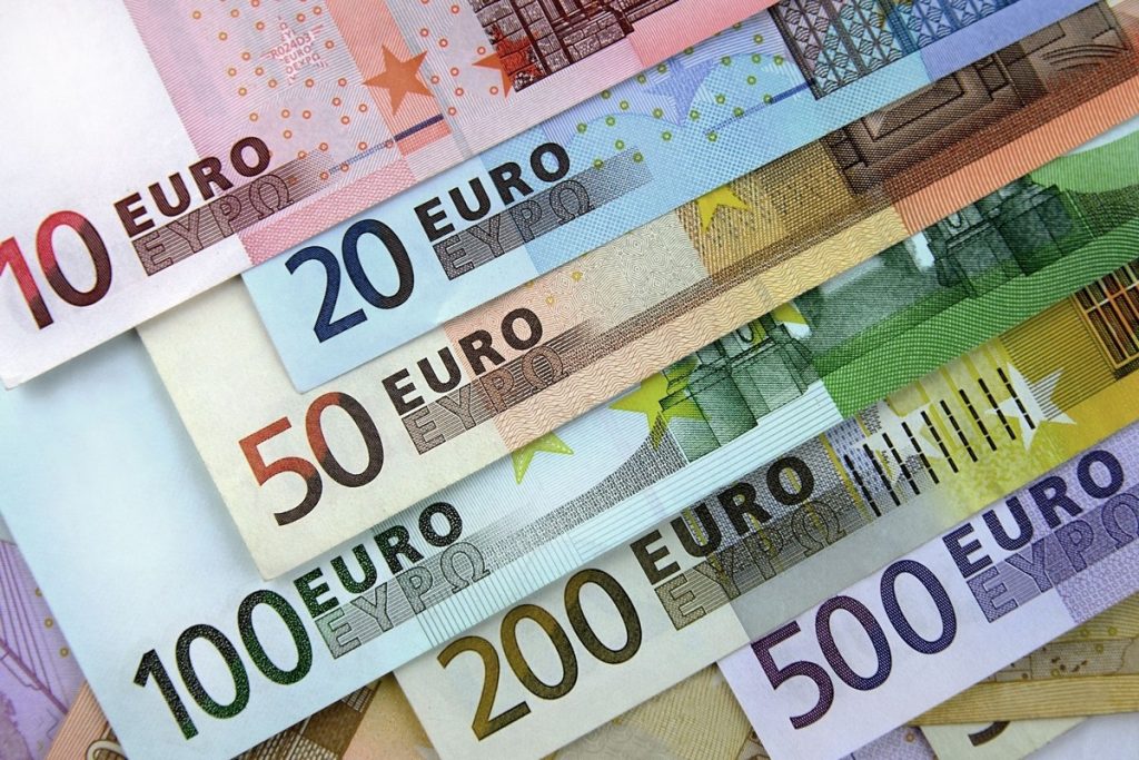 Curs valutar BNR, miercuri 7 decembrie 2022. Paritatea leu-euro și leu-dolar