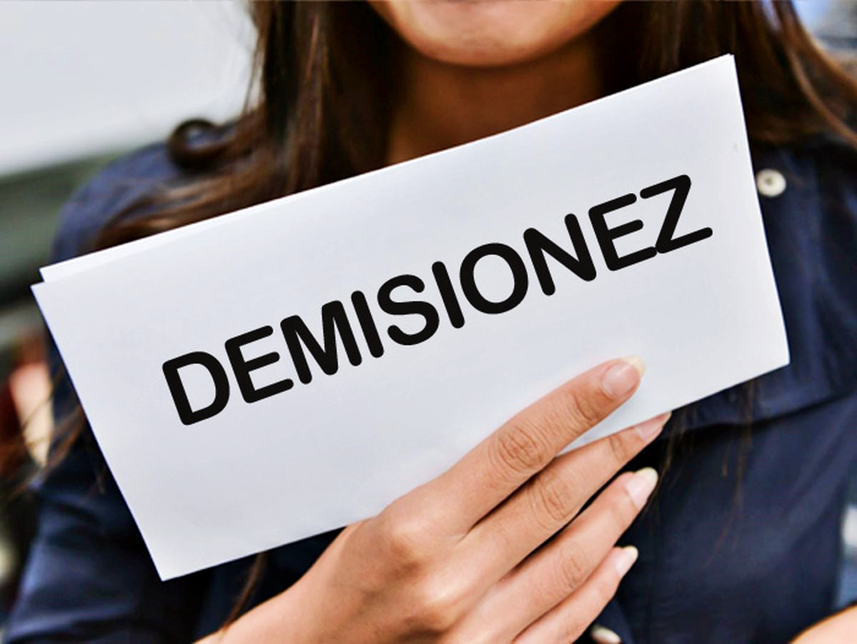 Care este diferenta intre demisie si incetarea contractului de munca prin acordul partilor