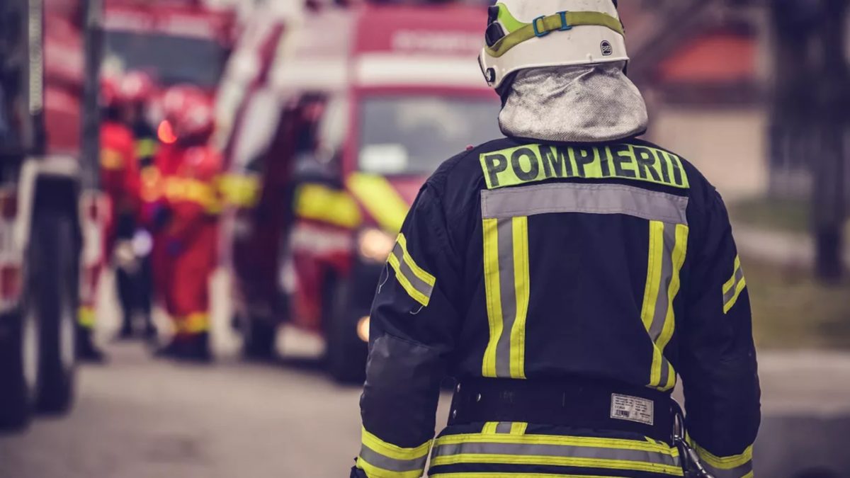 Incendiu în parcarea subterană a mall-ului Afi Cotroceni din Capitală. O mașină a luat foc