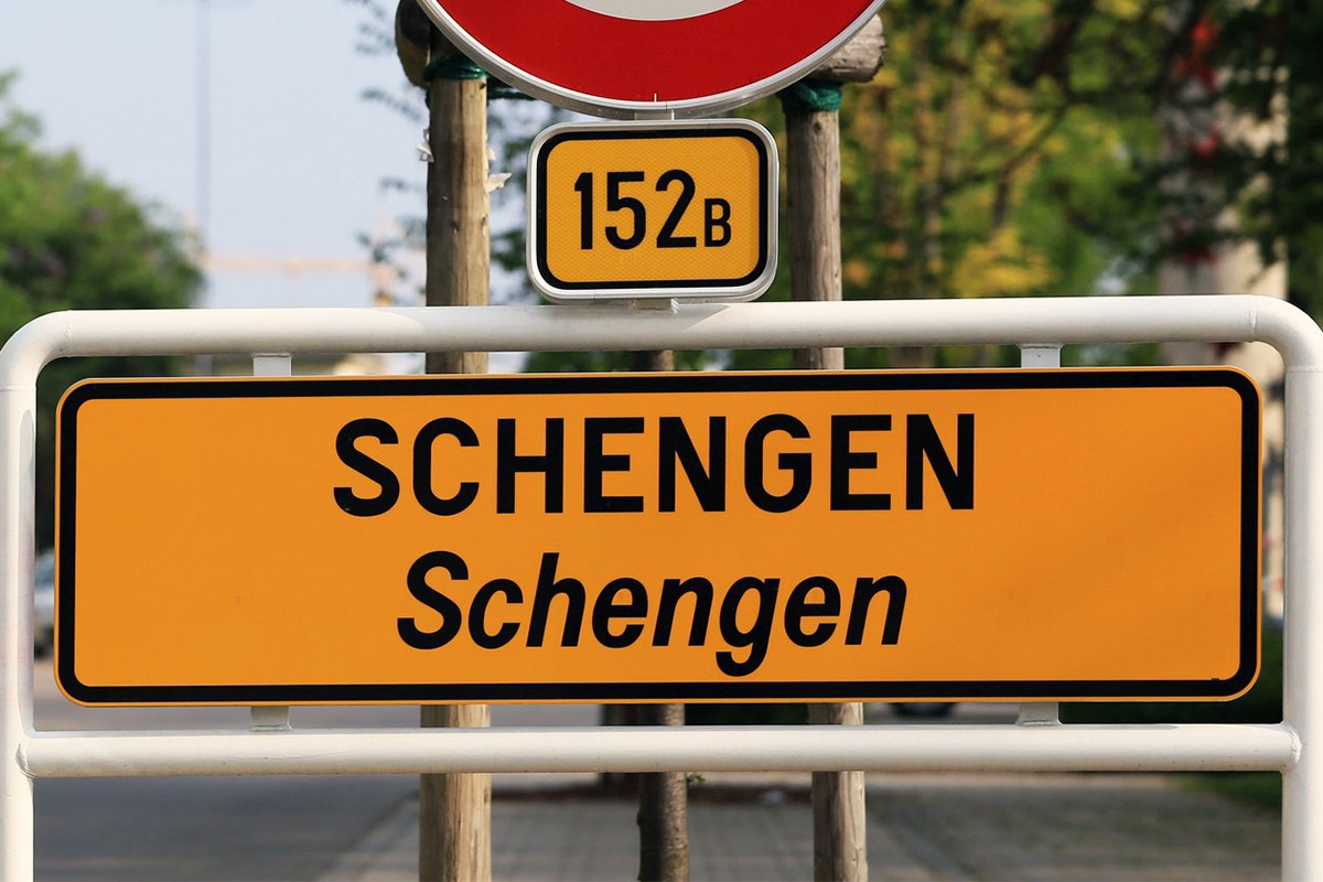 Ce condiții pune Austria pentru a rezolva problema migrației. Cele cinci puncte de pe lista cancelarului Nehammer ar putea debloca aderarea României la Schengen