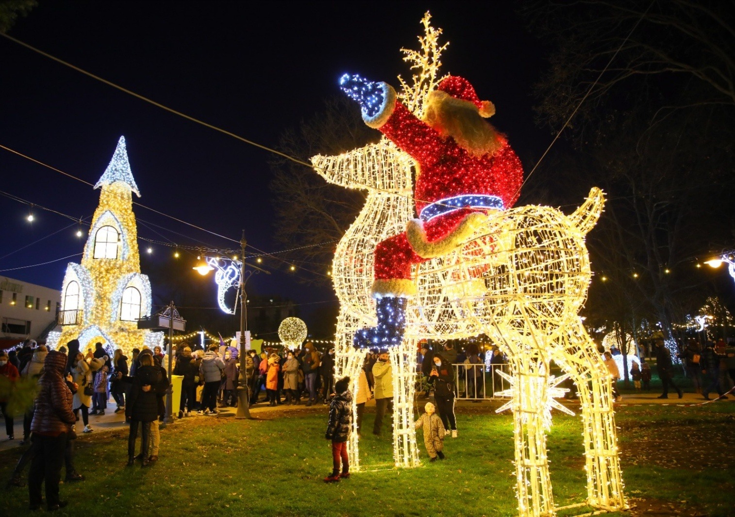 Capitala europeană unde se află cel mai mare târg de Crăciun. O scenă imensă și sute de spectacole, pregătite pentru vizitatori. E locul ideal de Sărbători