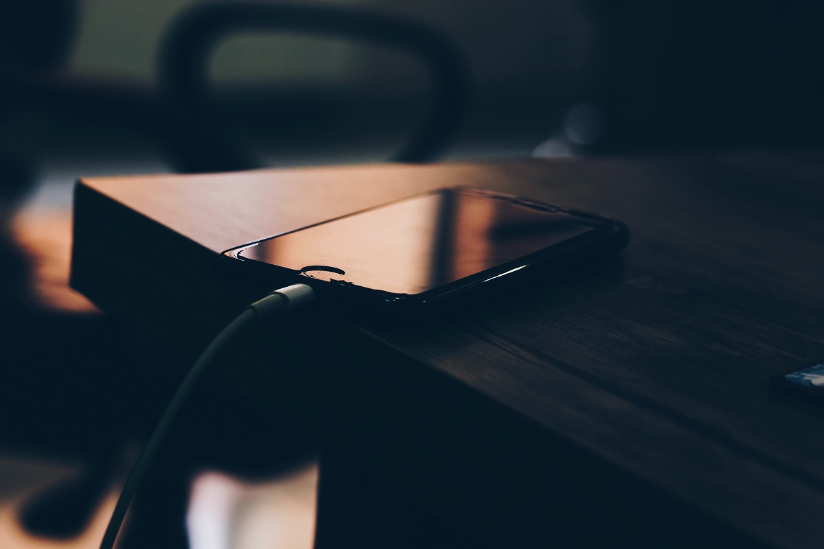 De ce nu se incarca telefonul mobil noaptea. Dezvaluirea facuta de un specialist