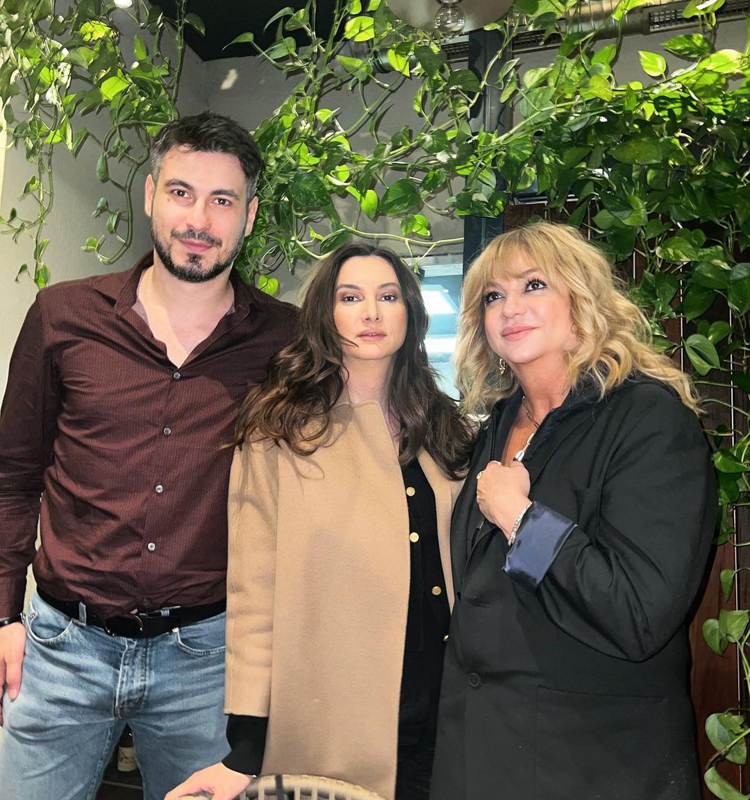 Alex Piturca, alaturi de sora si de mama lui