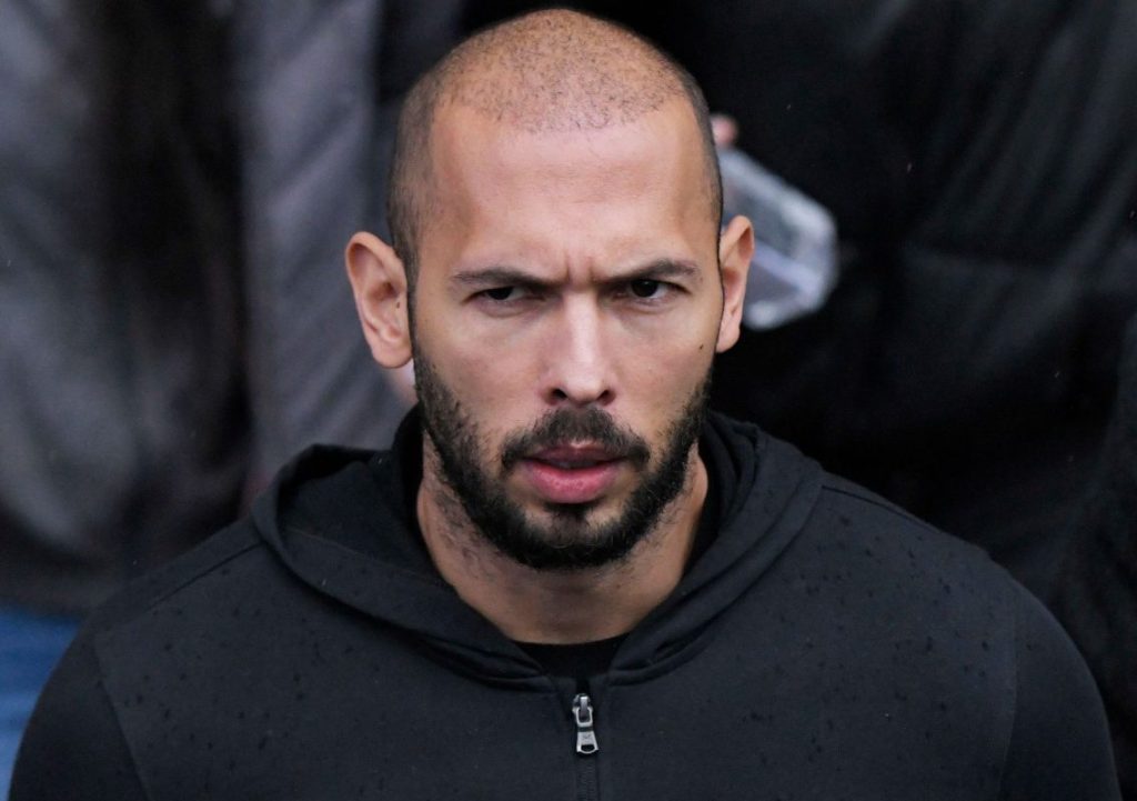 Andrew Tate, primele reacții din închisoare. Se plânge de condițiile vitrege din spatele gratiilor. „Gândacii, păduchii și ploșnițele sunt singurii mei prieteni”