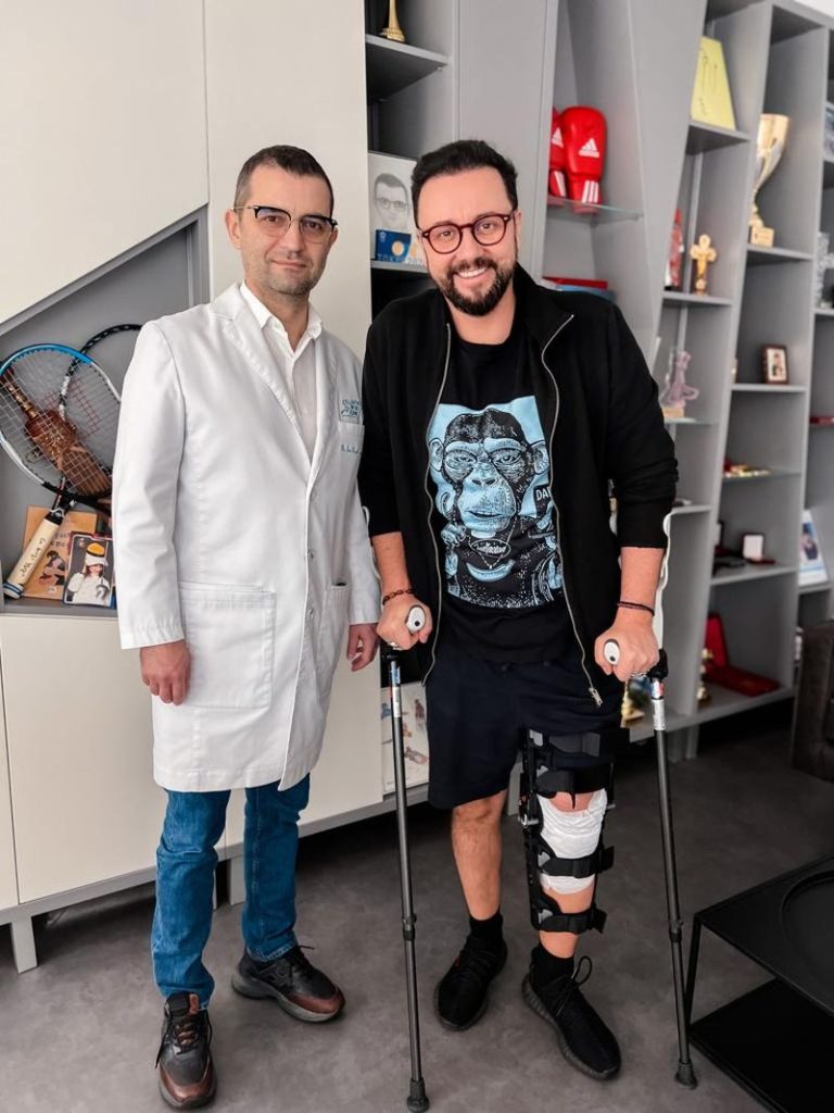 Cătășin Măruță, alături de medicul care l-a operat