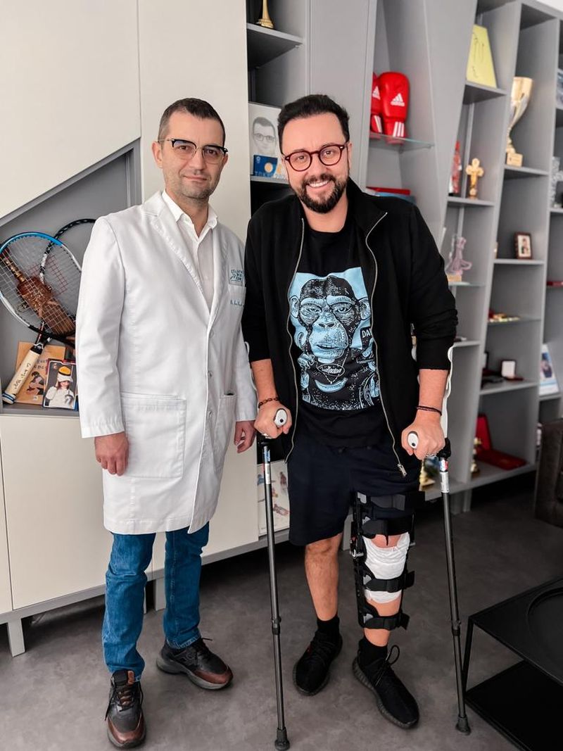 Cătășin Măruță, alături de medicul care l-a operat