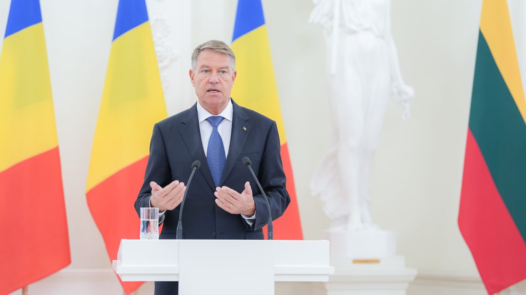 Cel mai scump cadou primit de Klaus Iohannis în 2022. Prețul este de peste 1.100 de euro