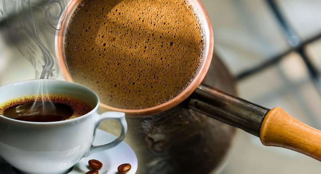 Cum se face cafeaua la ibric. Secretul ca să iasă cremoasă și aromată