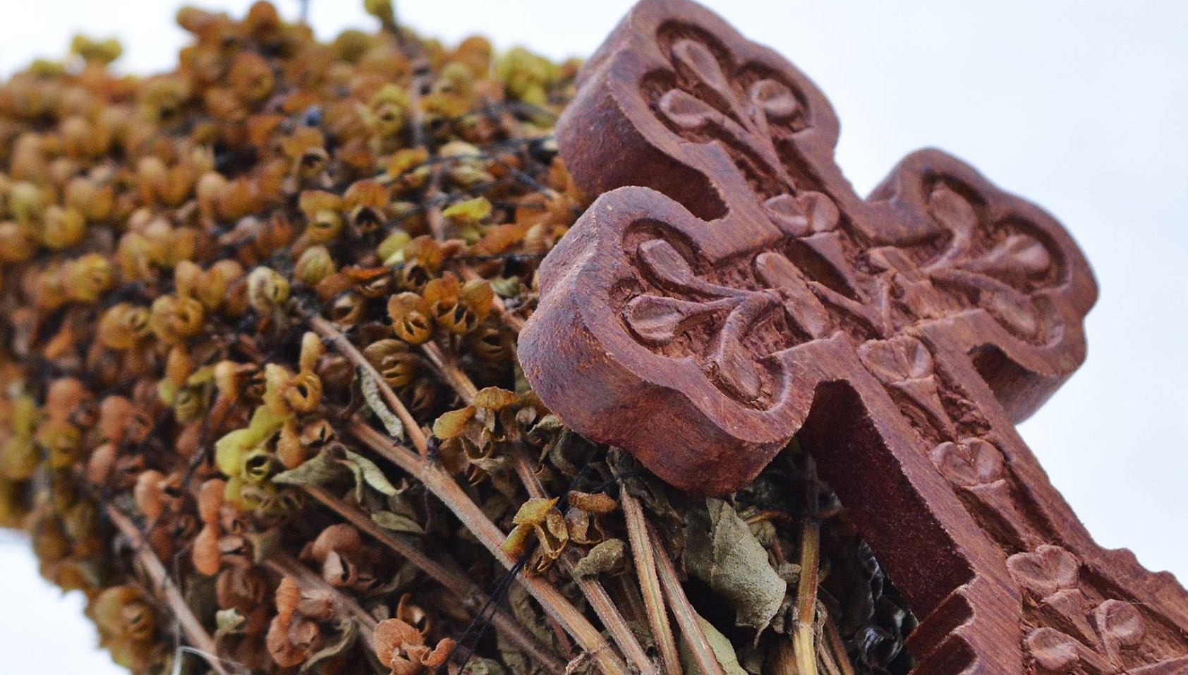 Cum se păstrează apa sfințită la Bobotează