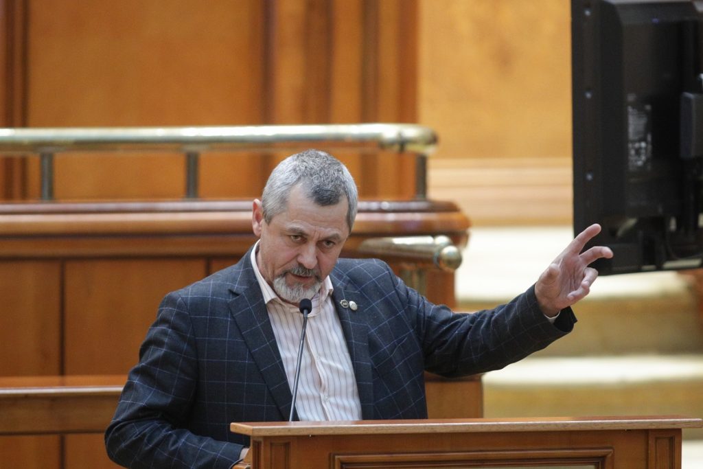 Deputatul AUR dat afară din partid după ce și-a lovit soția vrea o dezbatere despre violența domestică. Se revoltă și împotriva lui George Simion