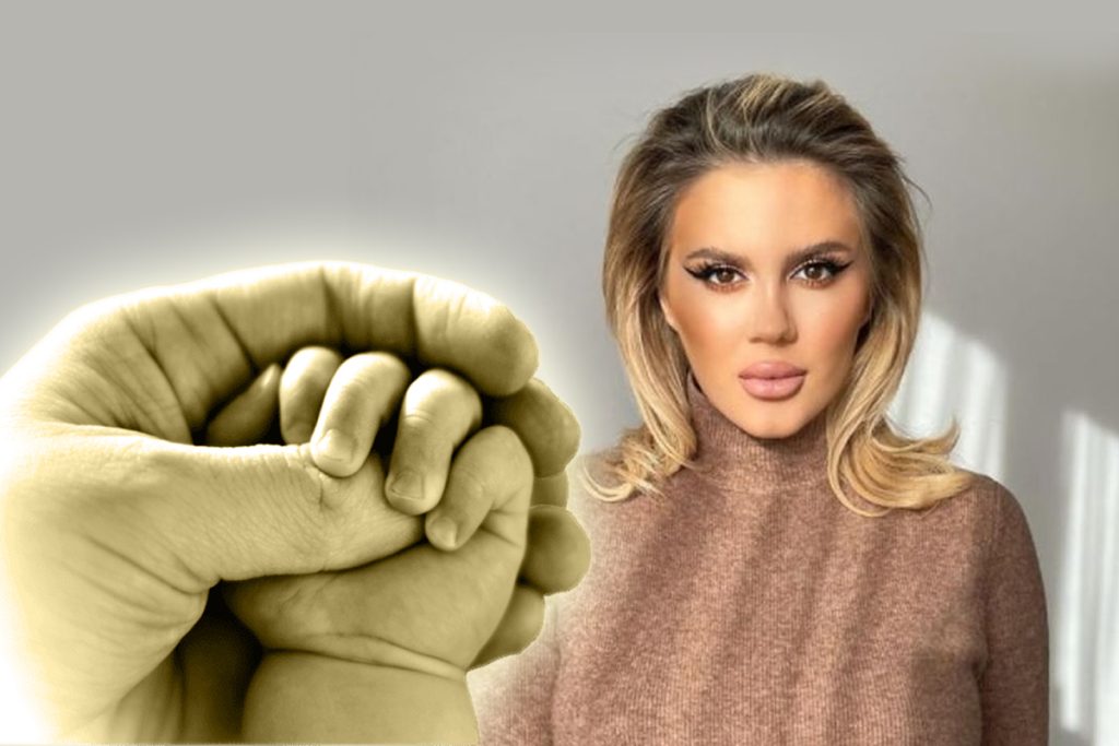 Emily Burghelea a născut pentru a doua oară. Prima imagine cu băiețelul ei