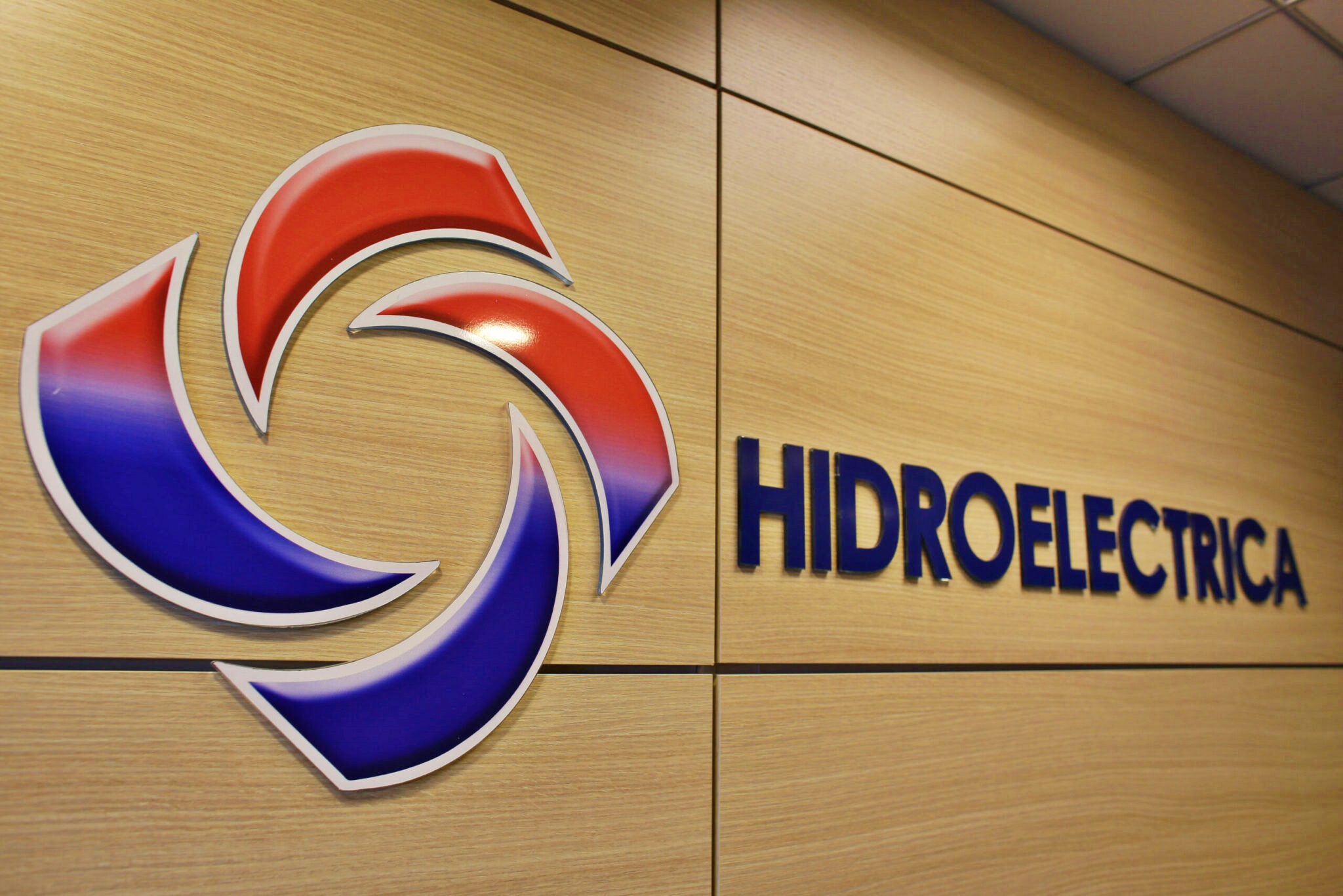 România urmează să ia energie de la arabi. Colaborarea neașteptată dintre Hidroelectrica și Emirate. „Sunt demarate discuțiile la nivel tehnic”