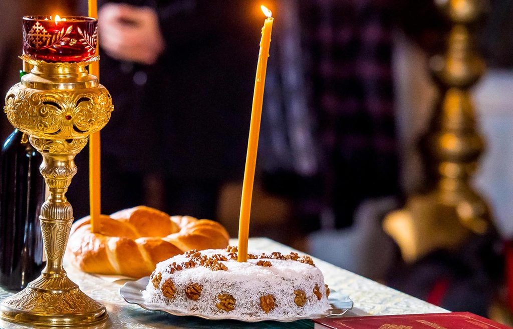 Ce este bine să împarți de Moșii de iarnă 2023. Alimentele care se dau de pomană în Sâmbăta Morților