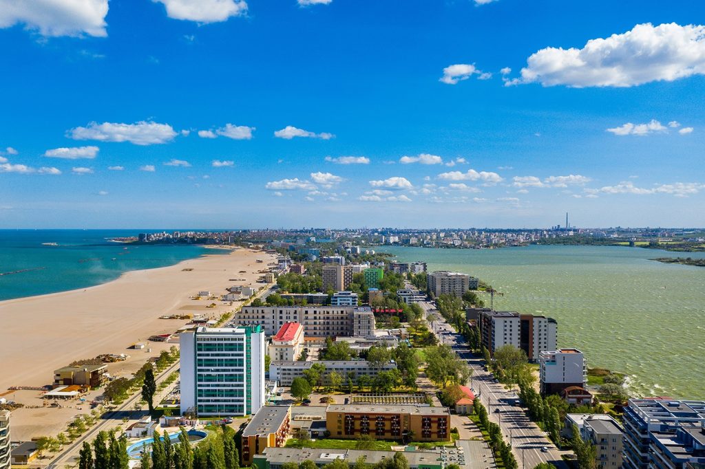 Prețul pentru un sejur în Mamaia, comparat cu unul în Miami