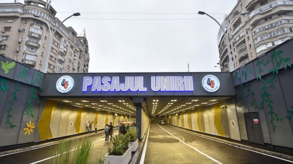 Restricții de circulație în Piața Unirii din Capitală. Există risc de surpare a carosabilului, traficul rutier este în pericol