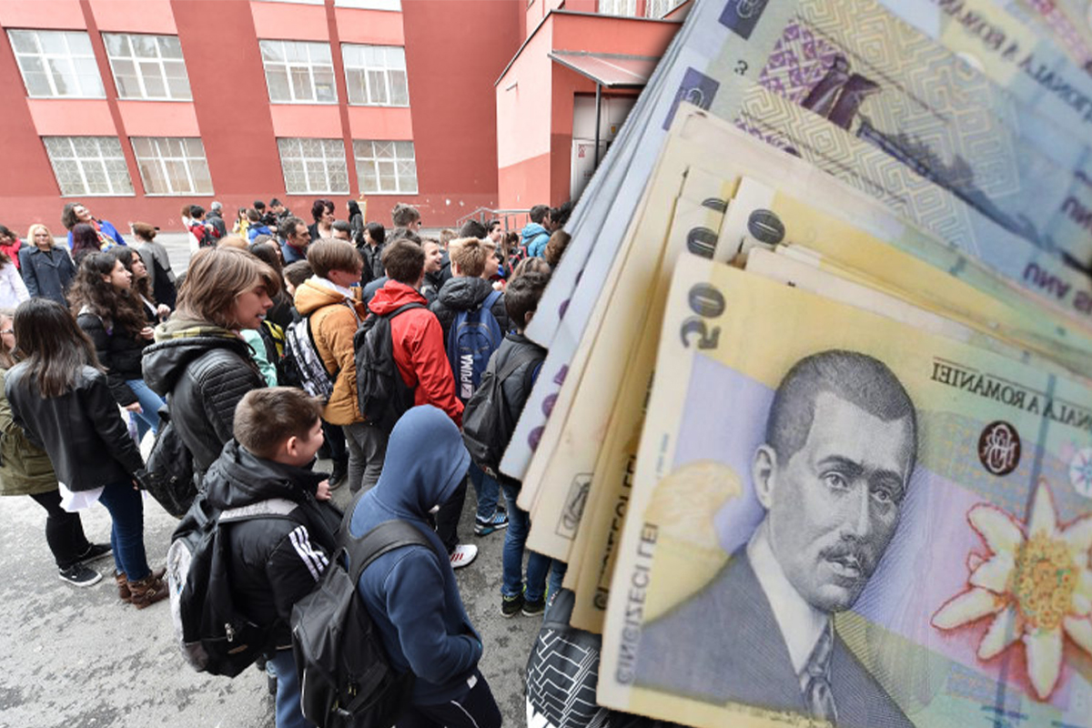 Se dau 500 de lei de la stat pentru elevii români: cine primește banii, cum se pot folosi