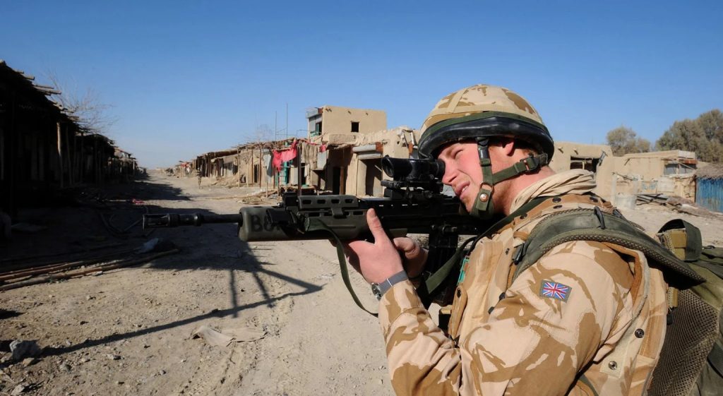 Talibanii încep războiul cu Prințul Harry. După dezvăluirea că a ucis 25 de oameni în Afganistan. „A fugit în palatul bunicii sale”