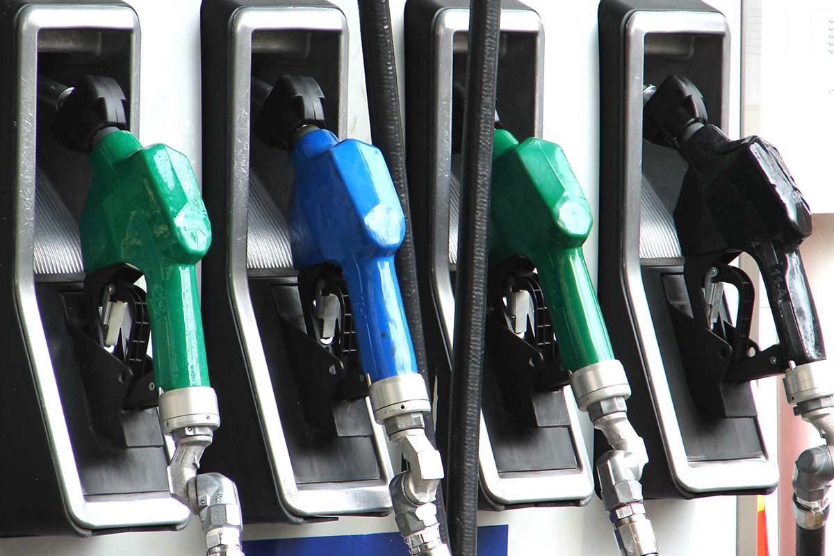 Revine compensarea cu 50 de bani pentru carburanți? Prețul de la care guvernul implementează măsura