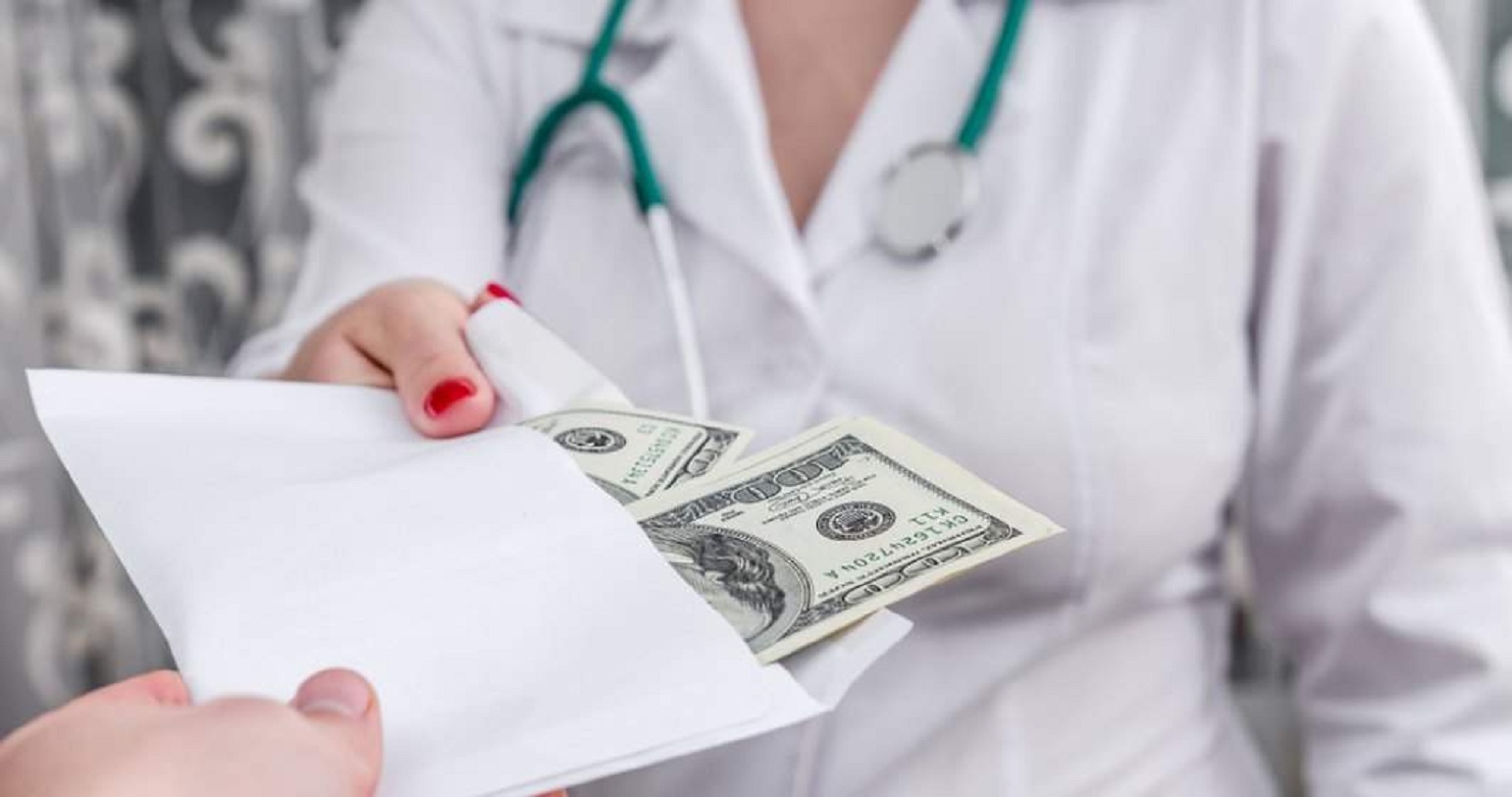 Campioană la mită-viteză. De câte ori pe oră lua șpagă șefa secției de Oncologie de la spitalul județean Suceava