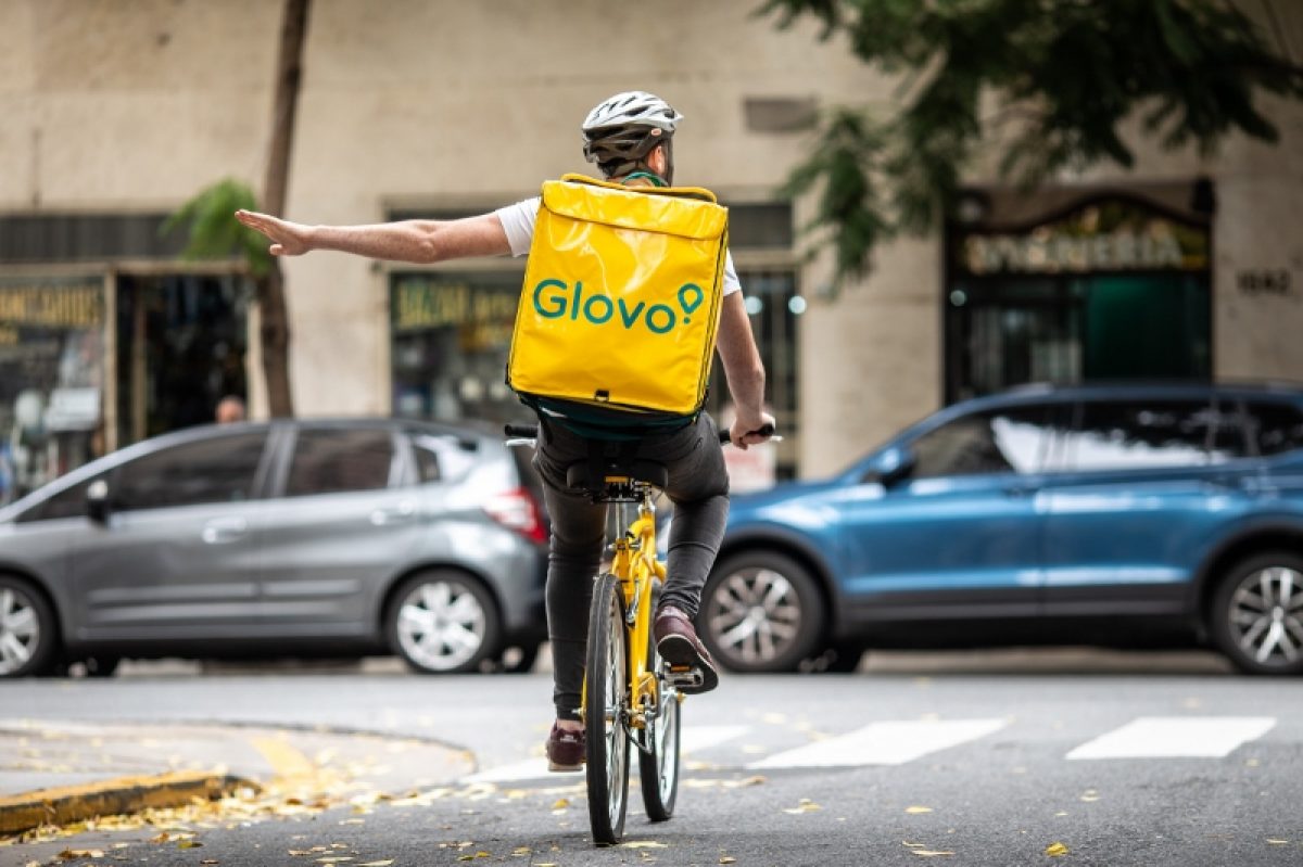 Curier Glovo