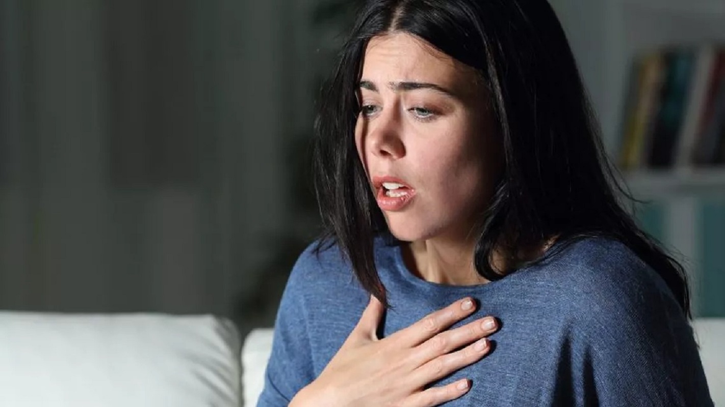 Atacurile de panică și rețelele de socializare: cum îți dai seama că nu mai ești bine, semnele sunt pe internet