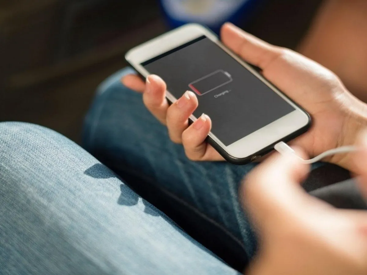 De ce trebuie sa pui telefonul la incarcat cand bateria este la 50 la suta