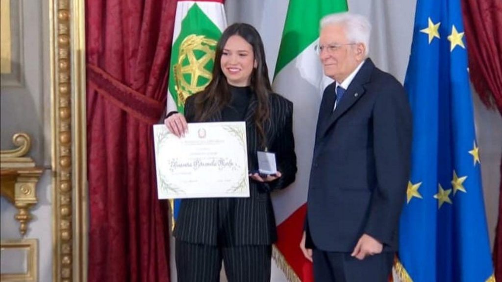 O româncă de 19 ani, premiată de președintele Italiei. De ce a fost aleasă Petronela