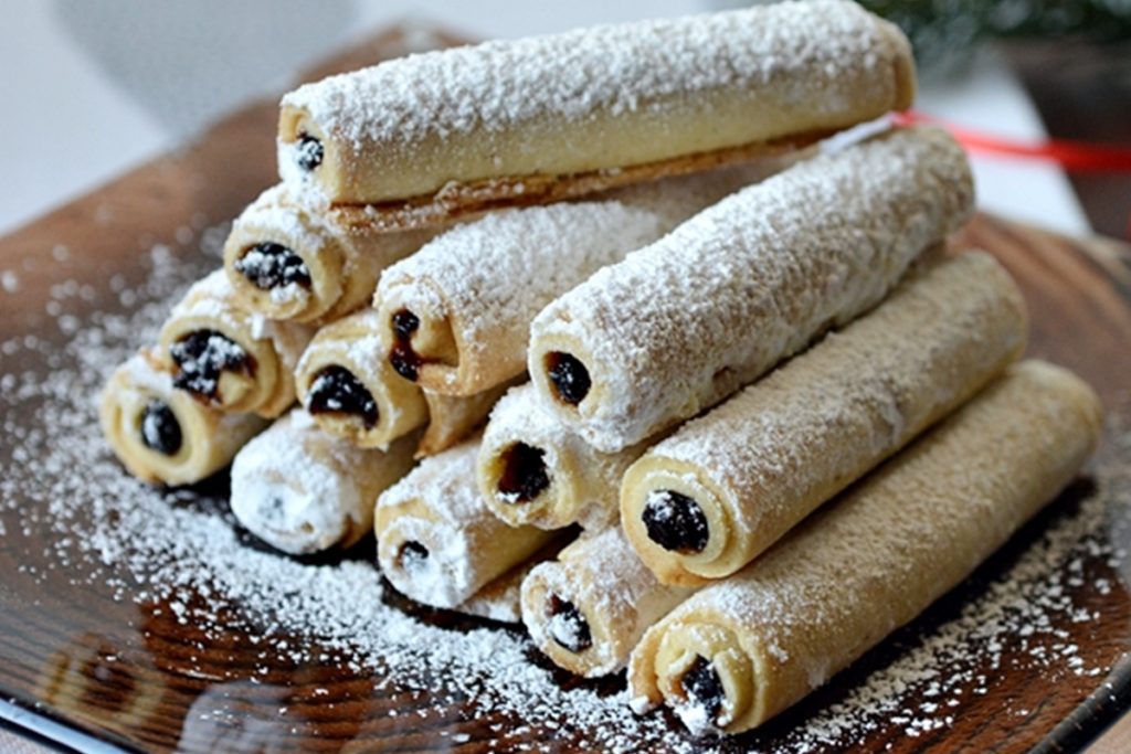 Rețeta pentru cornulețele țigări. Sunt un adevărat deliciu umplute cu gem