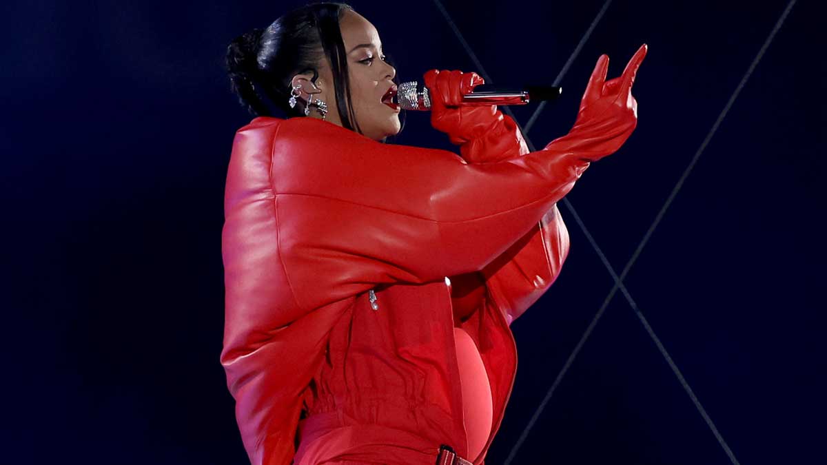 Rihanna e insarcinata din nou