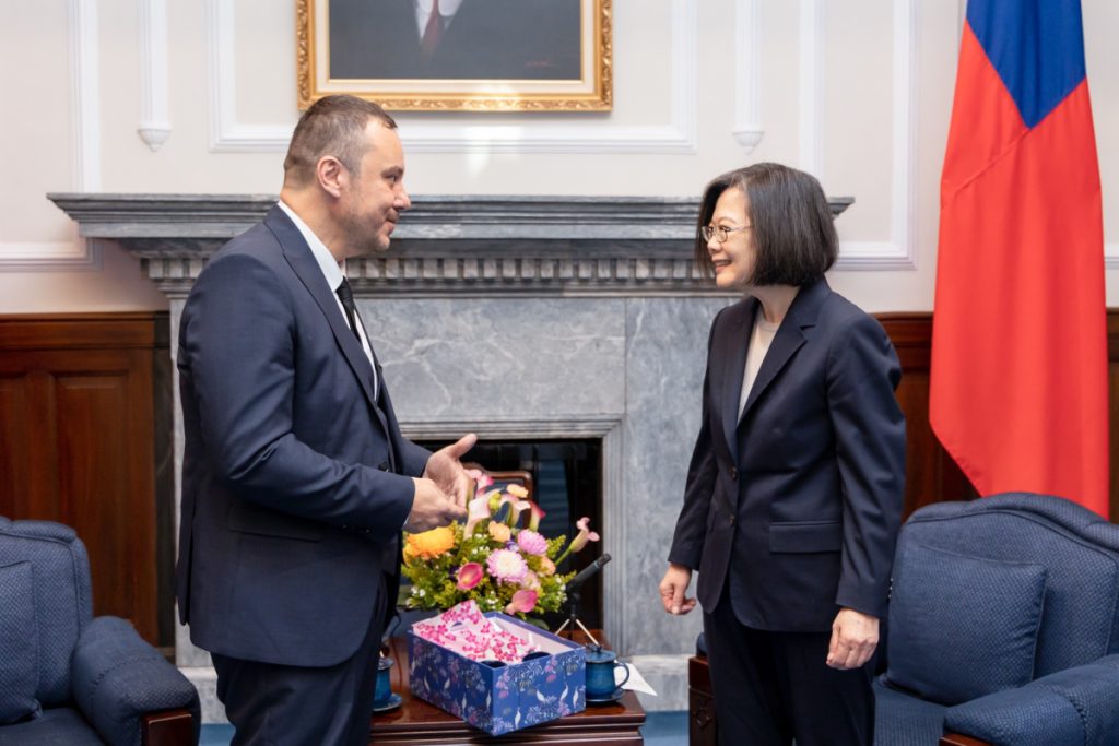 Deputatul Cătălin Teniţă și preşedinta Taiwanului, Tsai Ing-wen, întâlnire la Taipei. Principalele discuții au avut în vedere întărirea relaţiilor României cu Taiwanul